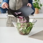 FINFÖRDELA Bendable chopping board, black/dark grey-beige, 28x36 cm - Image 2