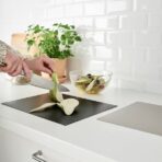 FINFÖRDELA Bendable chopping board, black/dark grey-beige, 28x36 cm - Image 3