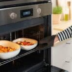 SANDVIVA Oven glove, silicone/dark grey - Image 2