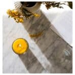 SVARTOXBÄR Scented candle in glass, Mimosa/yellow, 25 hr - Image 5