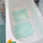 TRAMPSJÖN Bathtub mat, light turquoise, 43x43 cm - Image 2