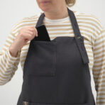 SANDVIVA Apron, dark grey, 69x85 cm - Image 3