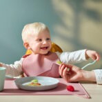 GULDVÄVARE Bib, pale pink - Image 2