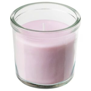 Scented candle in glass jar with jasmine and pink fragrance, 20-hour burn time. Perfect for relaxing.