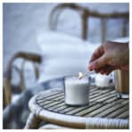 JÄMLIK Scented candle in glass, Vanilla/light beige, 20 hr - Image 2