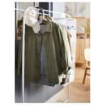 Versatile men's jacket for casual wear, suitable for all seasons, with neutral colors and comfy fit.