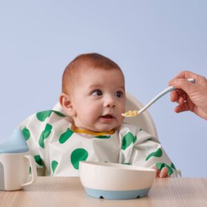 White and blue BÖRJA plate and bowl set for kids from OKDEALS.