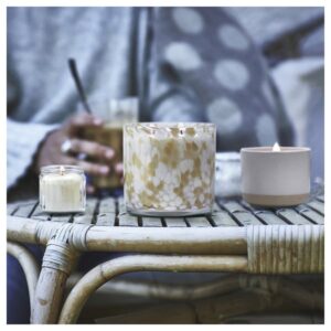 JÄMLIK Scented candle in glass, 2 wicks, Vanilla/light grey-beige, 50 hr - Image 5